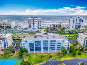 Beautiful 3 bedroom 2 bath condo with Breath taking views of the ocean. OW1-407